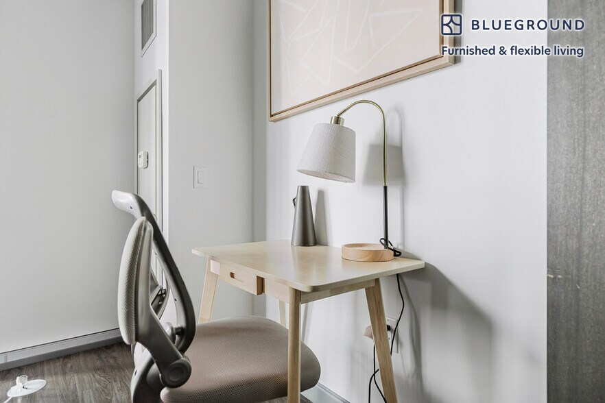 Building Photo - 215 W Lake St