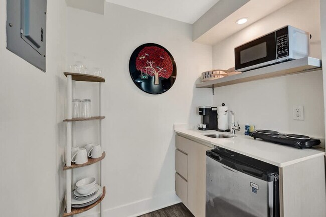 Building Photo - 3020 Seville St