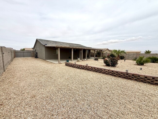 Building Photo - Stylish 3BR Home in Cerbat Vistas | Split Floor Plan, Covered Patio & 2-Car Garage!