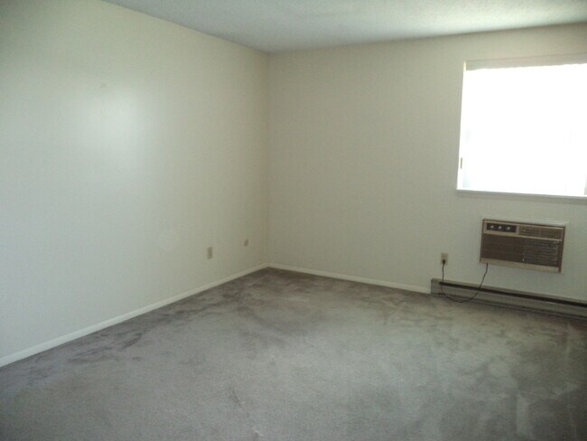 Building Photo - 715 W Cherry Ln