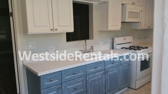 kitchen - 376 S Oakland Ave