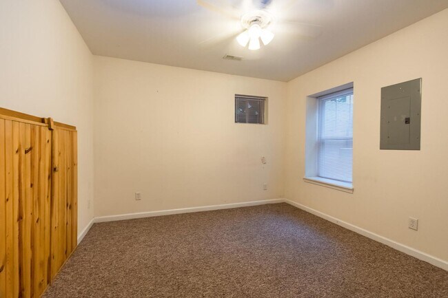 Building Photo - 505 S Highland Ave