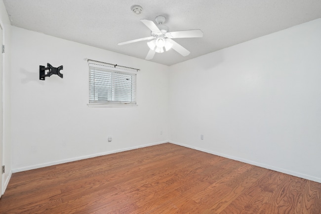 Building Photo - 13737 River Canyon Dr