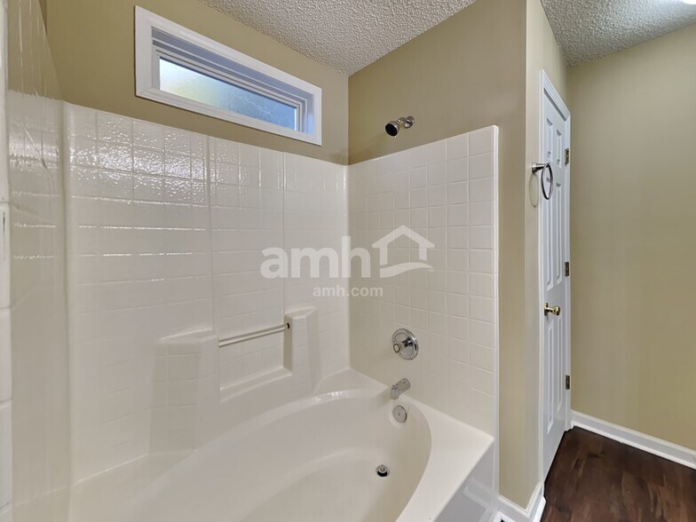 Building Photo - 114 Ridge Lake Dr