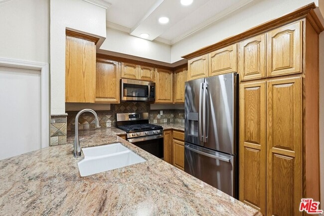 Building Photo - 2406 Aviation Blvd