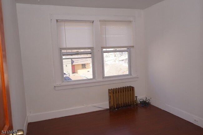 Building Photo - 430 Main St