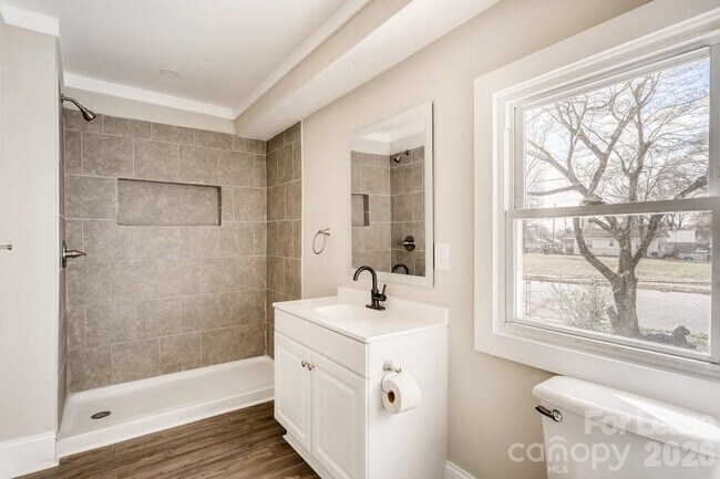 Building Photo - 503 N Church St