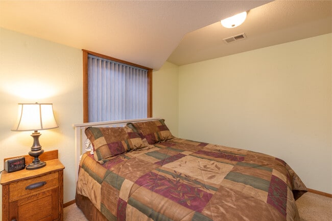 Building Photo - 2338 Moorgate Dr