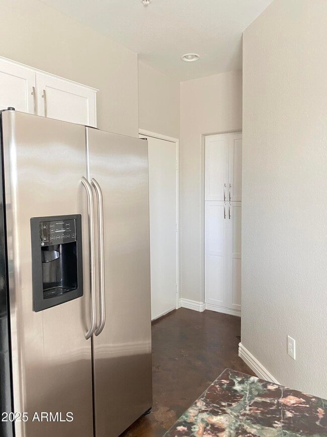 Building Photo - 2401 E Rio Salado Pkwy