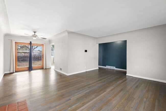 Building Photo - 1306 23rd Ave Ct