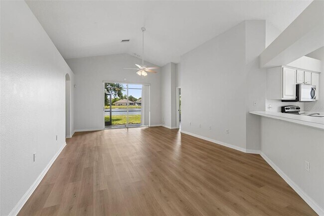 Building Photo - 2222 Roanoke Springs Dr