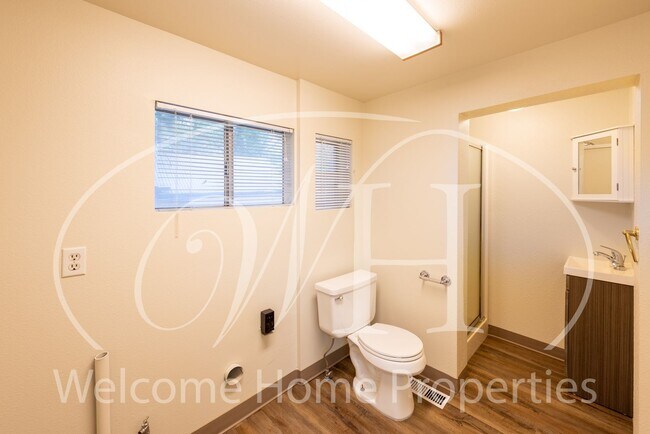 Building Photo - Cozy 3 Bedroom Home With Newer Flooring & Paint