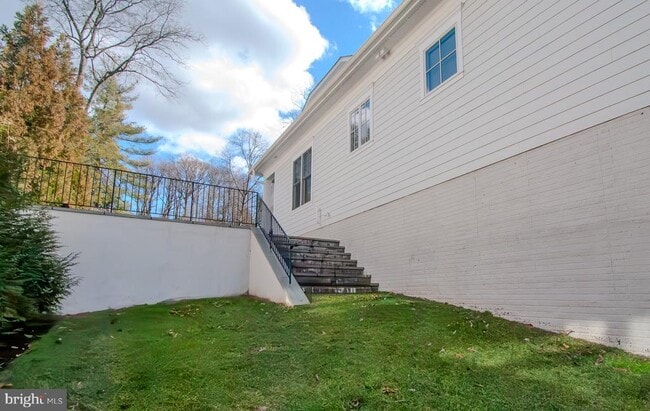 Building Photo - 8504 Meadowlark Ln