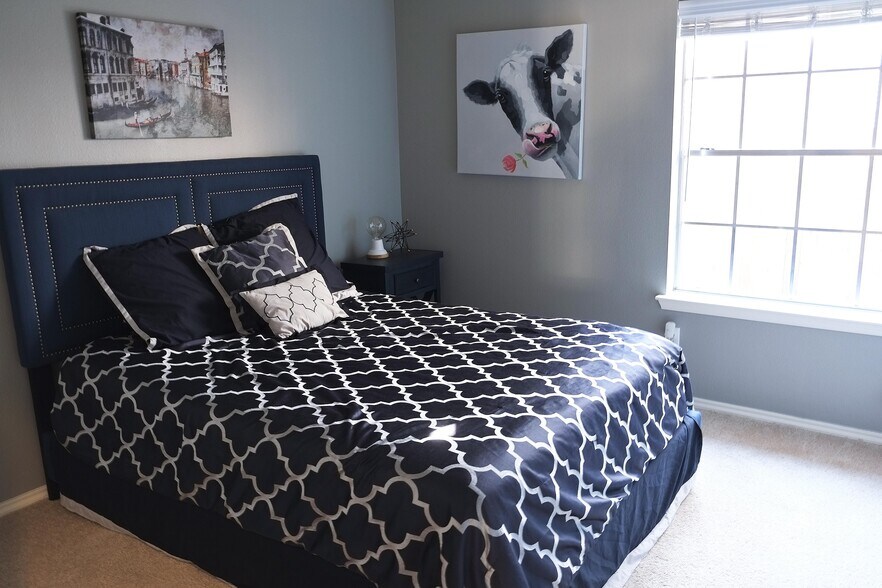 Guest - 4622 Forest Home Dr