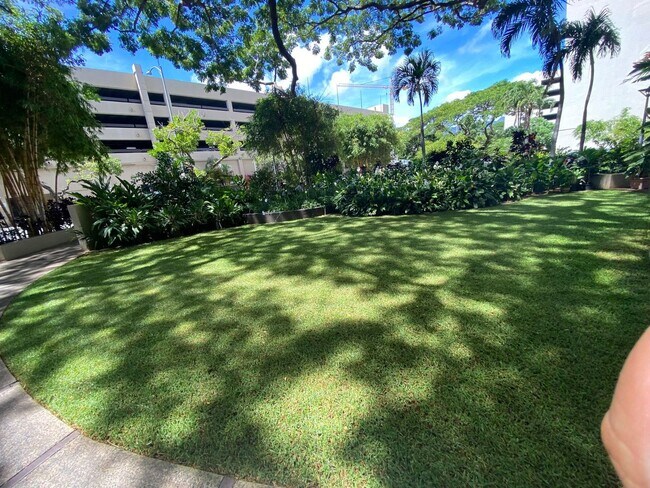 Building Photo - 60 N Beretania St
