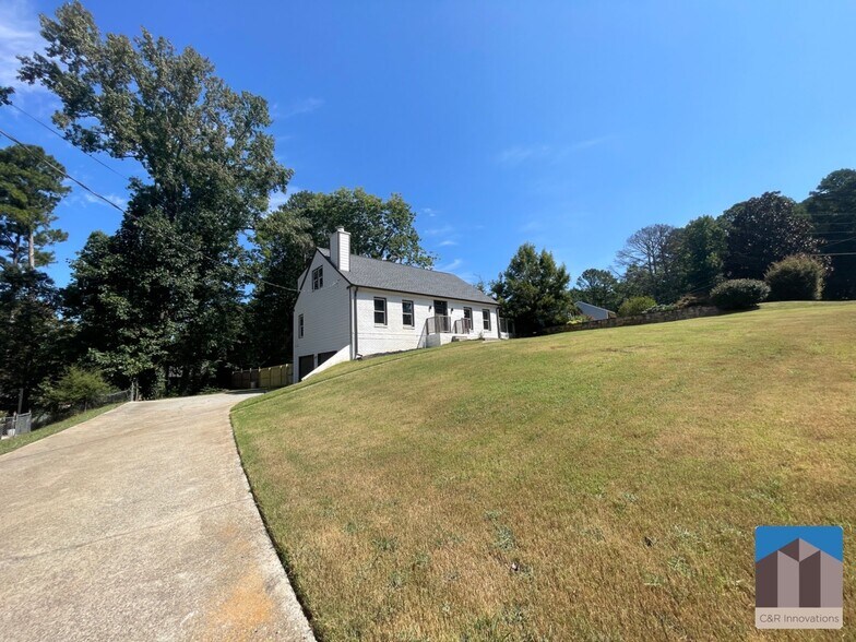 Building Photo - 758 Brownlee Ln
