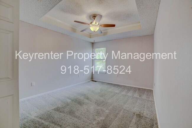Building Photo - Beautiful 3 Bedroom, 2.5 Bath Condo in Canterbury!