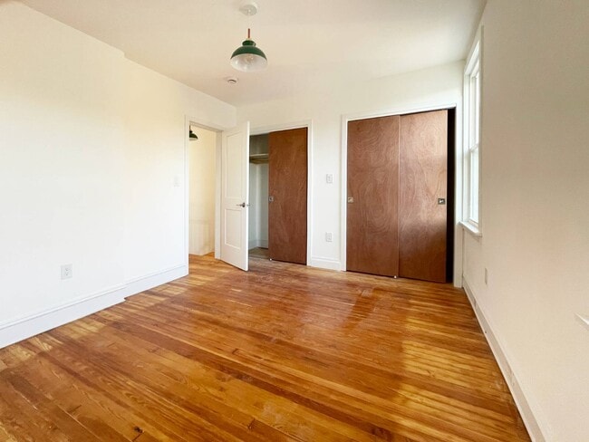 Building Photo - 62-30 60th Dr