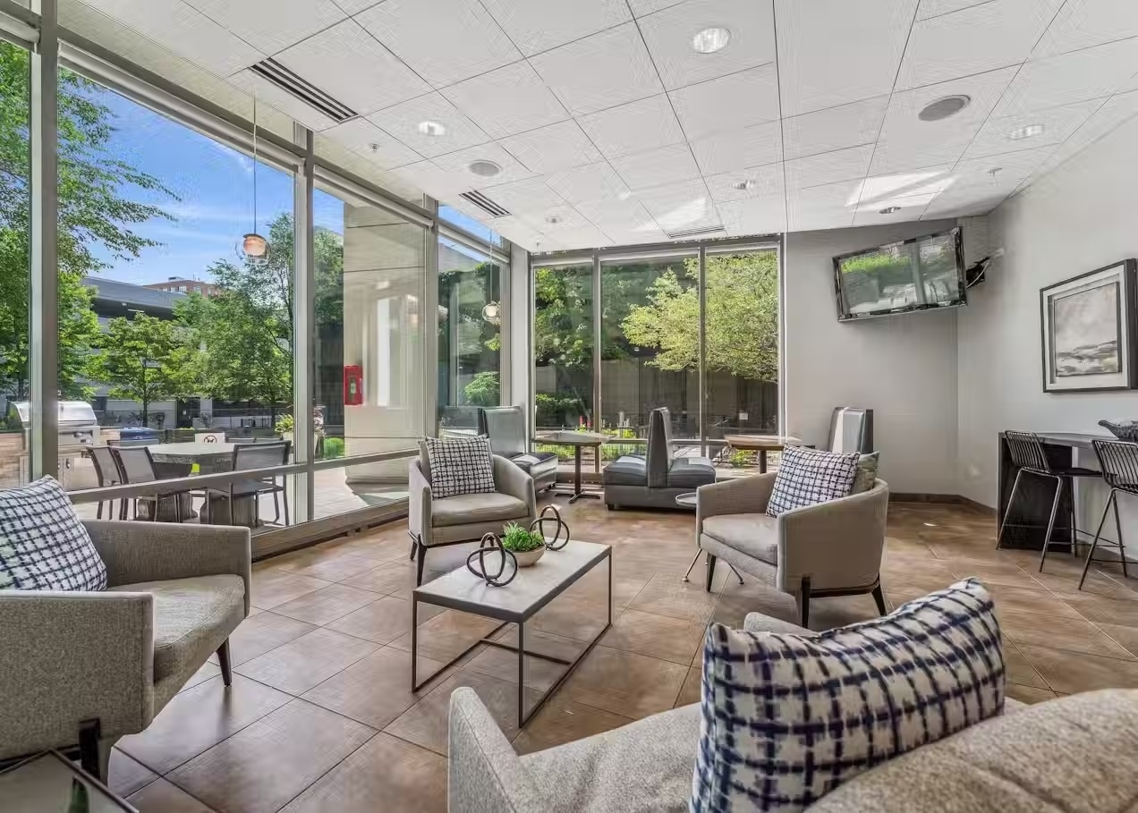 Resident Lounge - 111 W Polk St
