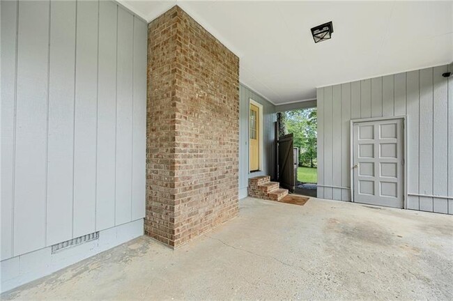 Building Photo - 3020 Land Rd