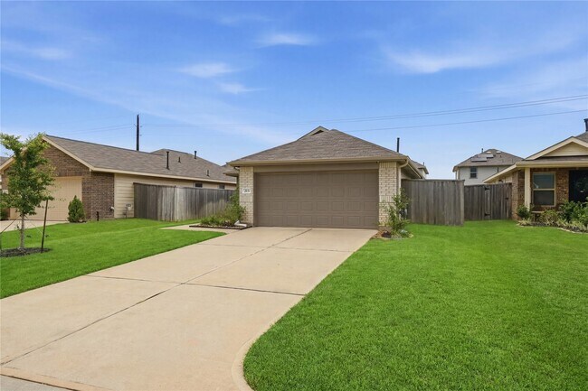 Building Photo - 213 Rustic Ridge Cir