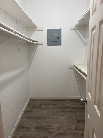 Walk in closet - 4209 Marathon Blvd
