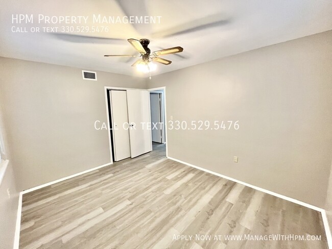 Building Photo - Remolded Three Bedroom Apartment for Rent