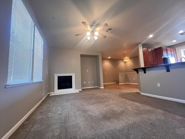 Building Photo - 427 Anchor Ln