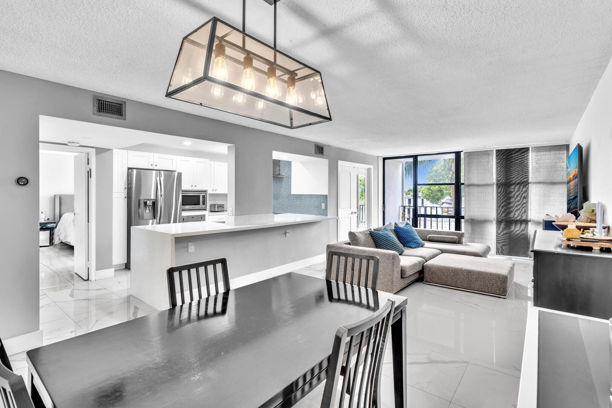 Building Photo - 1000 Parkview Dr