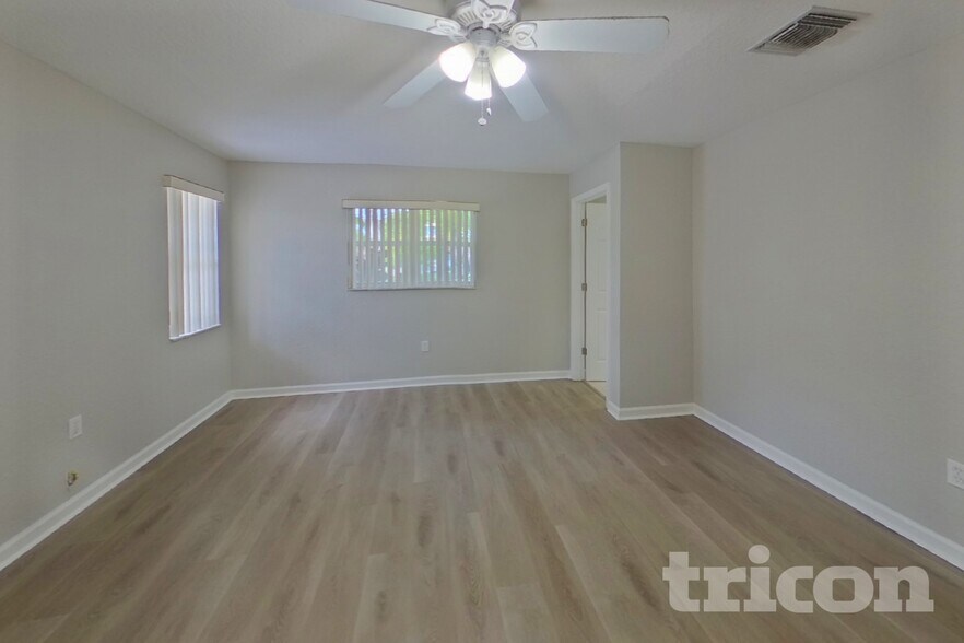 Building Photo - 14980 Crown Dr