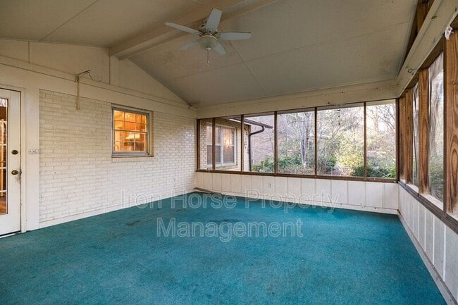 Building Photo - 265 Ponderosa Dr