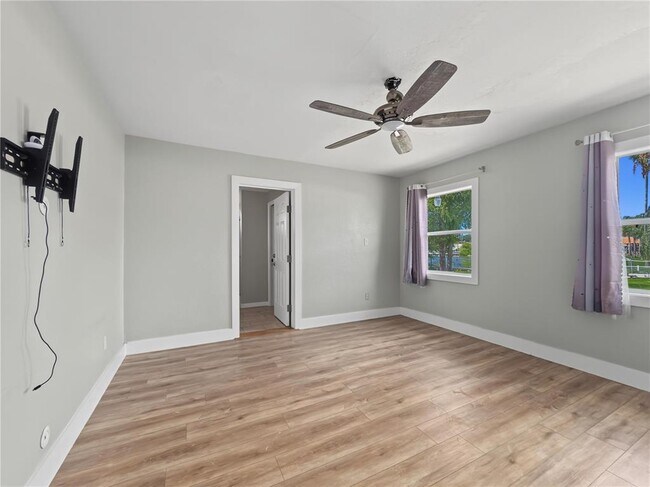 Building Photo - 125 Lake Roy Dr