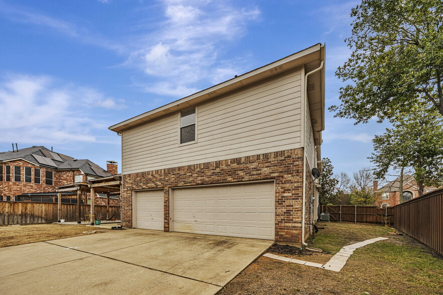 Building Photo - 1230 Brenham Dr