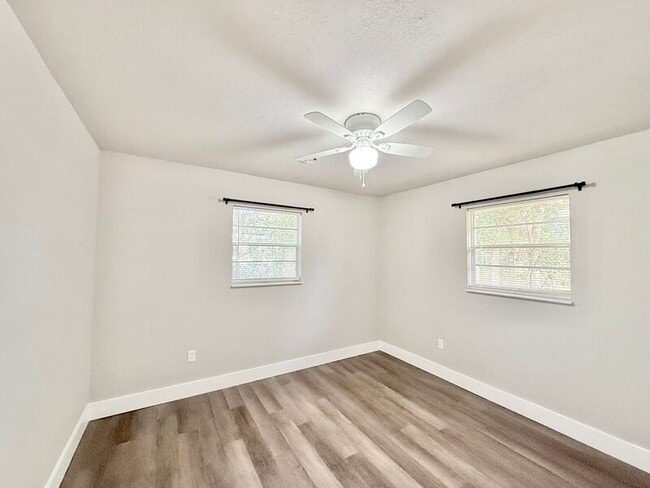 Building Photo - 6509 Julia Dr