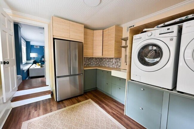 Building Photo - 2076 Ridgedale Rd NE