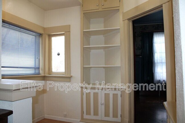 Building Photo - 511 W 13th St