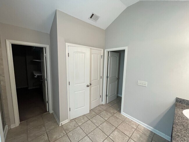 Building Photo - Fall in Love with Where You Live. Located in North Columbus