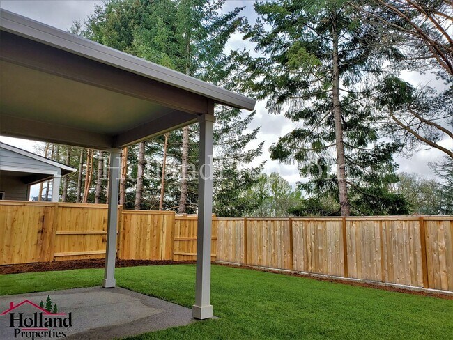 Building Photo - Spacious & Stylish 4-Bedroom Home with Mod...