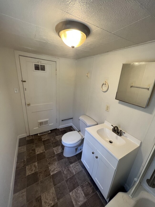 Building Photo - 1305 Princeton Ave