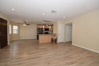Building Photo - Large 2Bedroom | 2nd Floor | Highly Remodeled