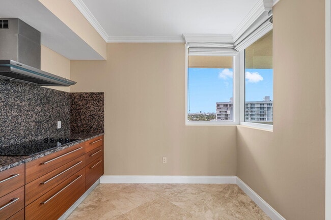 Building Photo - 101 S Fort Lauderdale Beach Blvd