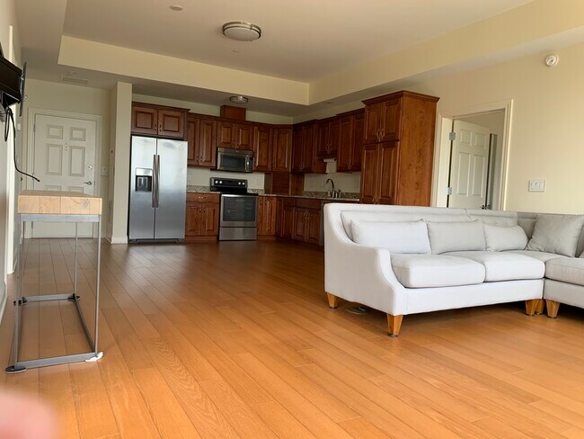 Building Photo - 540 S Lakeshore Blvd