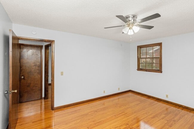 Building Photo - 2909 Cherry Hills Dr