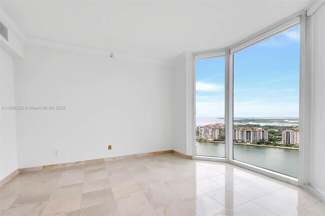 Building Photo - 300 South Pointe Dr