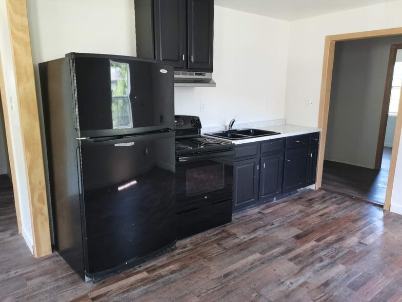 Building Photo - 916 Fairway Dr NW