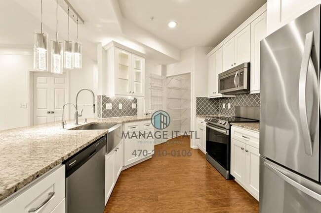 Building Photo - Elegant 2 Bedroom Condo in Buckhead. Gated...