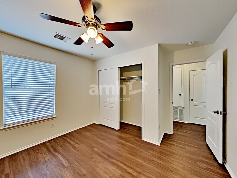 Building Photo - 10019 Bermuda Palm