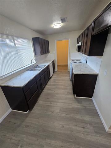 Building Photo - 1605 Willowbrook St