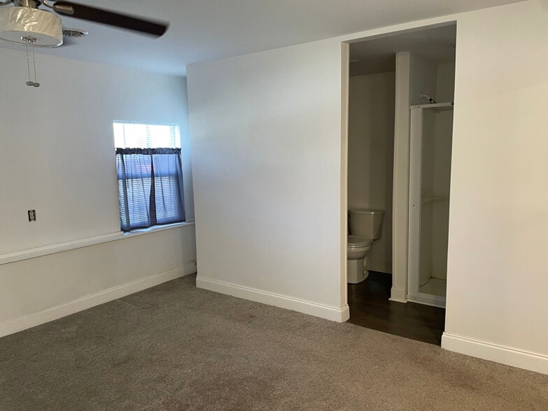 Building Photo - 723 W Light St