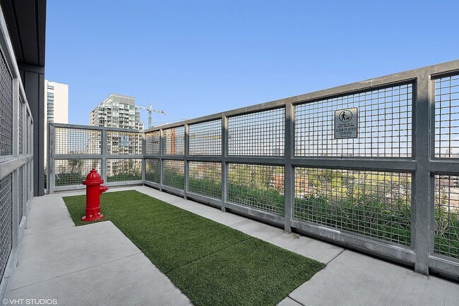 Building Photo - 366 W Superior St